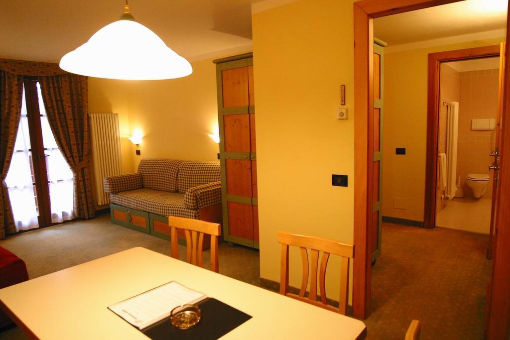 Nevesole Folgarida Resort Aparthotel Habitación foto